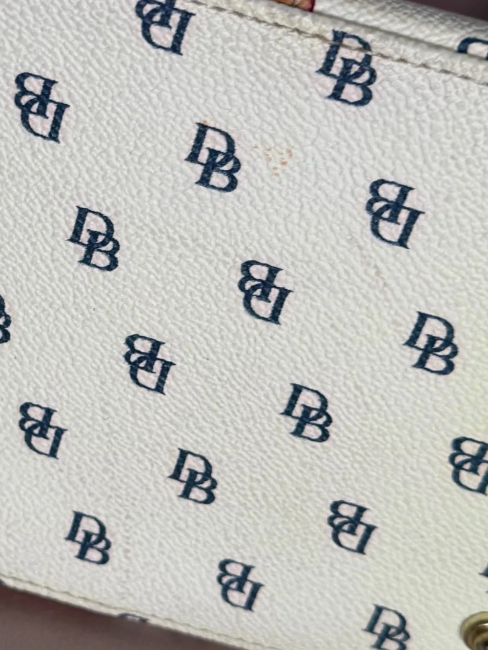 Dooney & Bourke clean interior✨